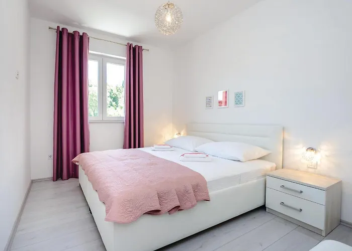 One-bedroom In Apartment